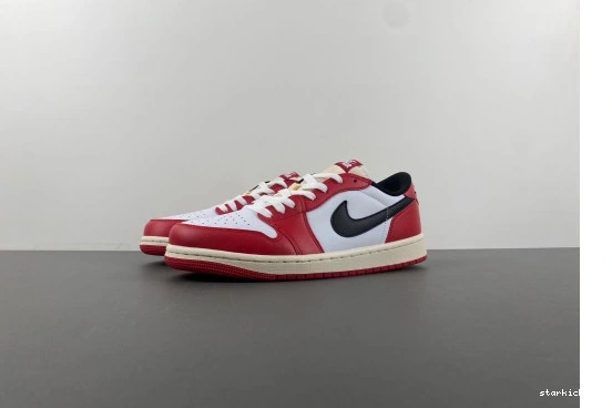 HQ6998-600 1 HQ6998-600 Low  Air OG “Chicago” Jordan  0302